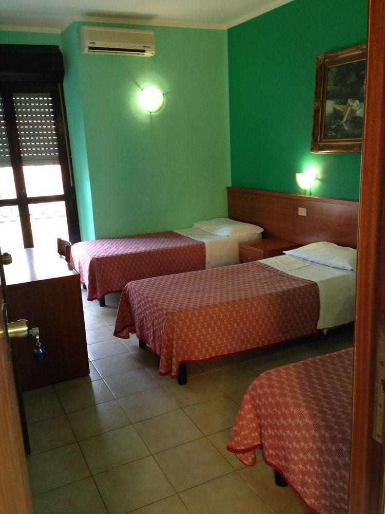 Hotel Bonola Milaan Buitenkant foto